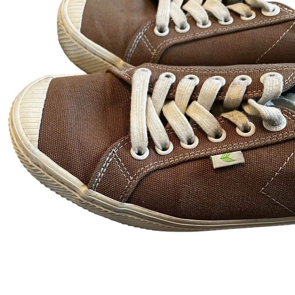 Cariuma OCA Men’s 9 Women’s 10.5 Low Canvas Sneakers Burnt Sand Brown